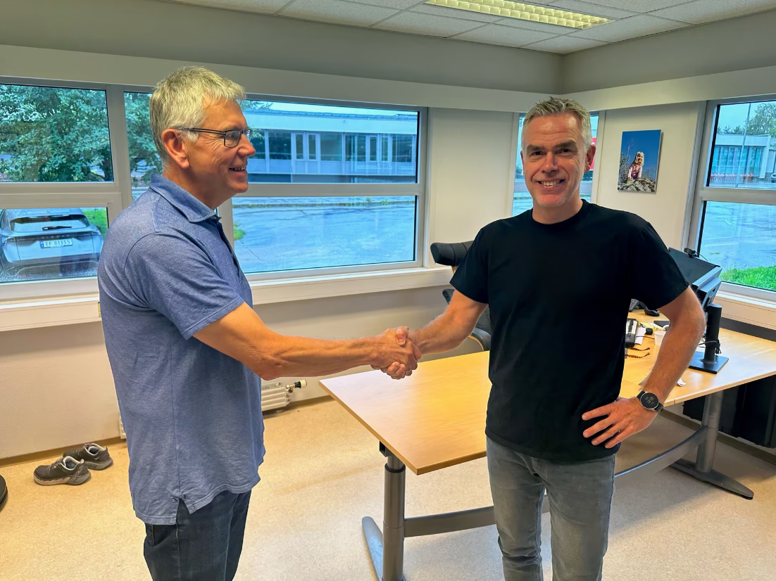 Etter 24 år som leiar vert Knut Olav Standal (t.v) pensjonist, og Vebjørn Øyehaug vert den nye sjefen på Brødr. Øyehaug. FOTO: ROY-ARNE FOLKESTAD